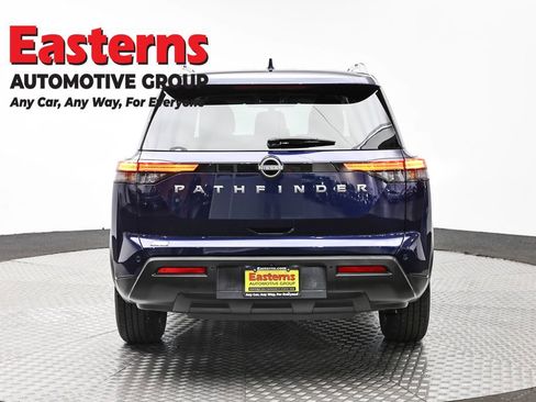 Used 2025 Nissan Pathfinder SV FWD image 6