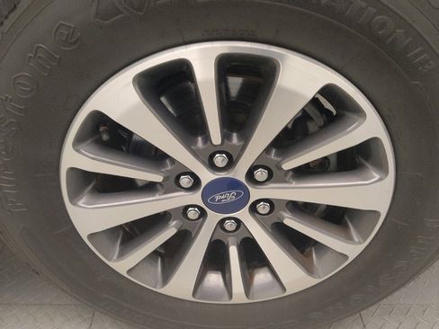 Used 2017 Ford Expedition XLT image 31