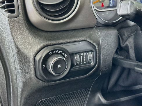 Used 2019 Jeep Wrangler Sport AWD/4WD image 10