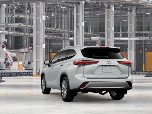 New 2026 Toyota Highlander Platinum image 9