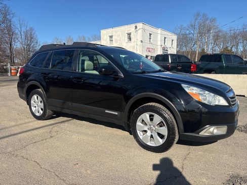 Used 2010 Subaru Outback 2.5i Premium image 7