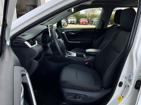 Used 2025 Toyota RAV4 XLE image 10