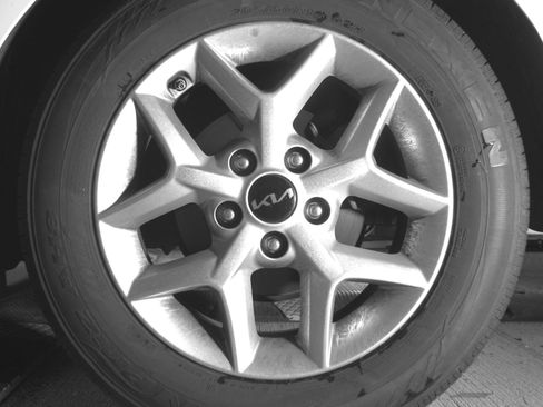 Used 2025 Kia Soul LX w/ LX Technology Package FWD image 14