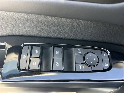 Certified 2025 Nissan Pathfinder SL w/ SL Premium Package image 18