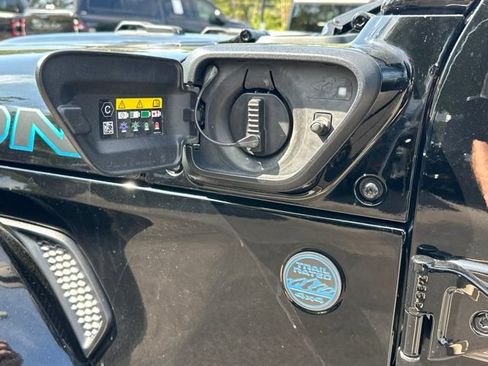 Used 2024 Jeep Wrangler Unlimited Rubicon 4xe AWD/4WD image 27