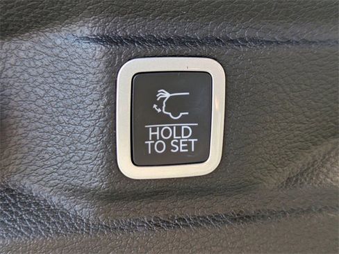 Used 2025 Jeep Grand Cherokee L Limited w/ Luxury Tech Group II image 13