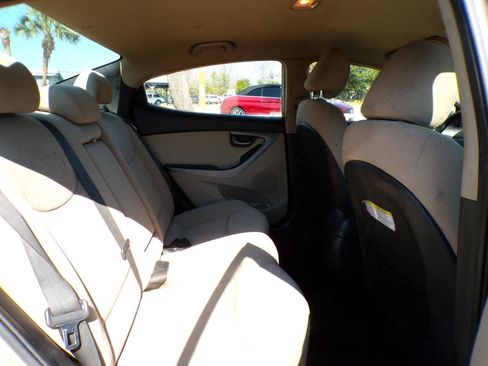 Used 2014 Hyundai Elantra SE image 21