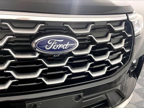 Used 2025 Ford Explorer Platinum w/ Ultimate Package RWD image 31