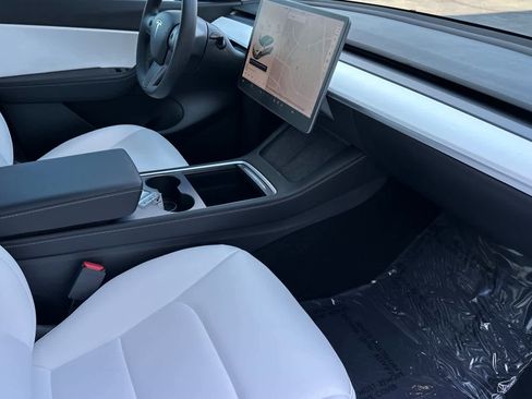 Used 2021 Tesla Model Y Long Range image 17