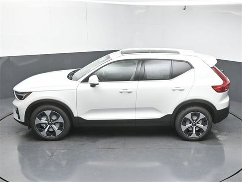 New 2025 Volvo XC40 B5 Plus w/ Protection Package Premier image 47