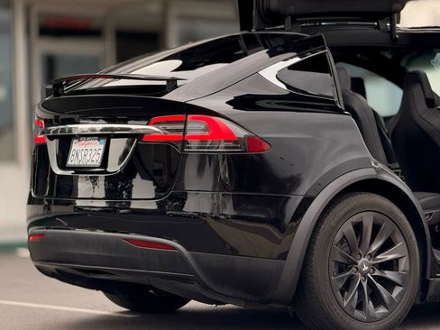 Used 2018 Tesla Model X 75D image 9