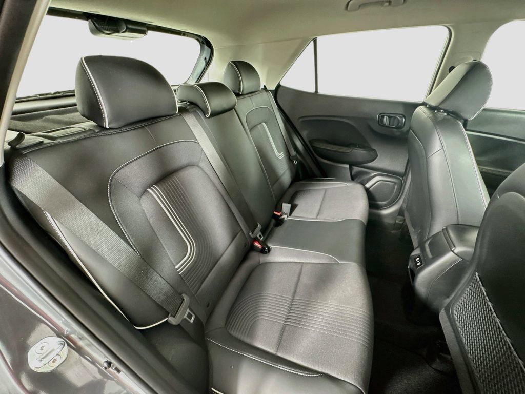 Certified 2024 Hyundai Venue Limited FWD image 28