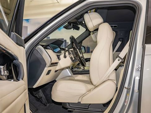 Used 2025 Land Rover Range Rover SE image 20