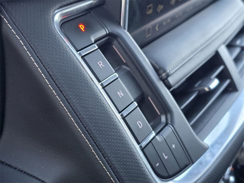 Used 2024 GMC Yukon SLT image 16