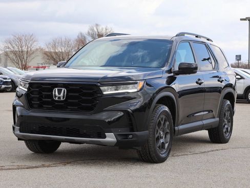 Used 2025 Honda Pilot TrailSport image 6