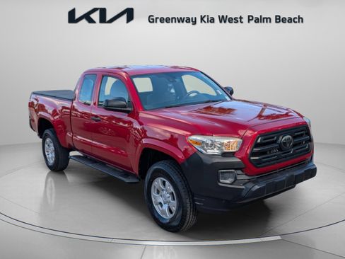 Used 2018 Toyota Tacoma SR image 2