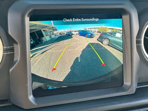 Used 2023 Jeep Wrangler Unlimited Sahara image 17