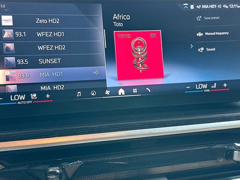 Certified 2025 BMW X6 xDrive40i w/ Parking Assistance Package image 15