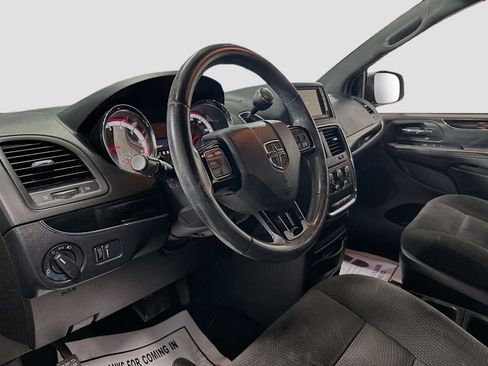 Used 2017 Dodge Grand Caravan SE image 7