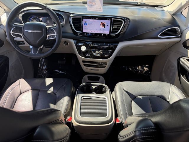Used 2022 Chrysler Pacifica Touring-L FWD image 23