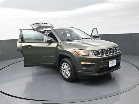 Used 2018 Jeep Compass Sport AWD/4WD image 29