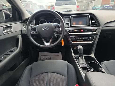 Used 2018 Hyundai Sonata SE w/ Cargo Package FWD image 11