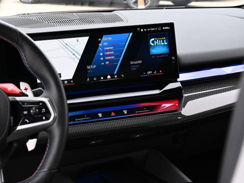 Used 2025 BMW M5 w/ Executive Package image 22