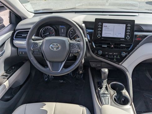 Used 2022 Toyota Camry SE image 16