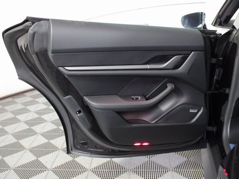Used 2025 Porsche Taycan image 35