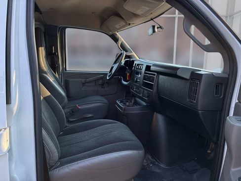 Used 2024 GMC Savana 2500 w/ Driver Convenience Package image 12