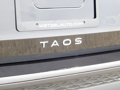 Used 2025 Volkswagen Taos SE AWD/4WD image 39