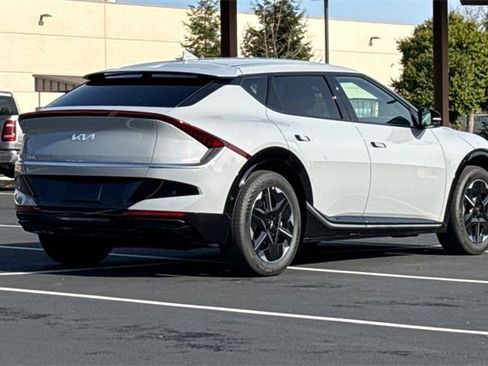 New 2025 Kia EV6 Wind image 5