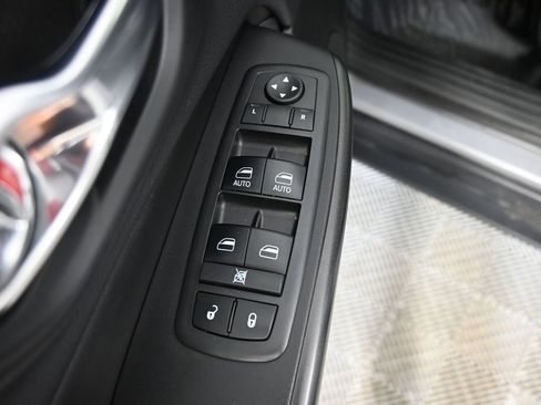 Used 2019 Jeep Cherokee Trailhawk w/ Cold Weather Group AWD/4WD image 19