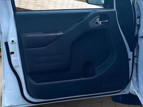 Used 2019 Nissan Frontier SV image 17