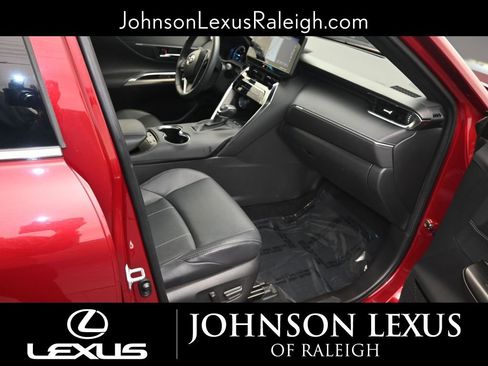 Used 2021 Toyota Venza Limited w/ Advanced Technology Package image 11