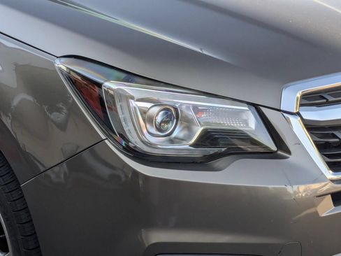 Used 2017 Subaru Forester 2.5i Touring AWD/4WD image 10