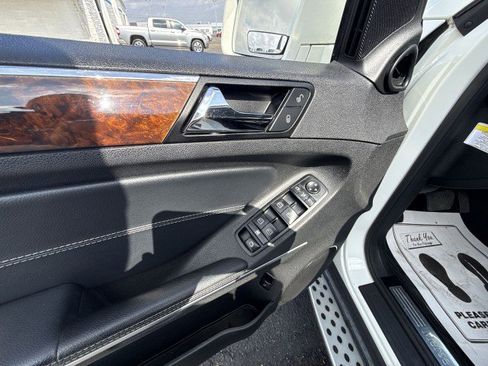 Used 2011 Mercedes-Benz GL 450 4MATIC image 15