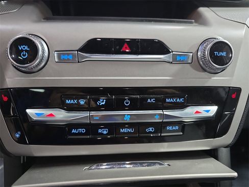 Used 2023 Ford Explorer XLT w/ Equipment Group 202A image 24