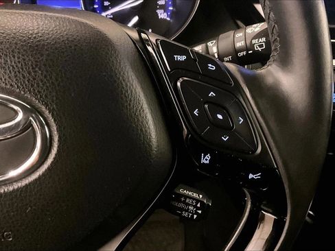 Used 2019 Toyota C-HR XLE image 18