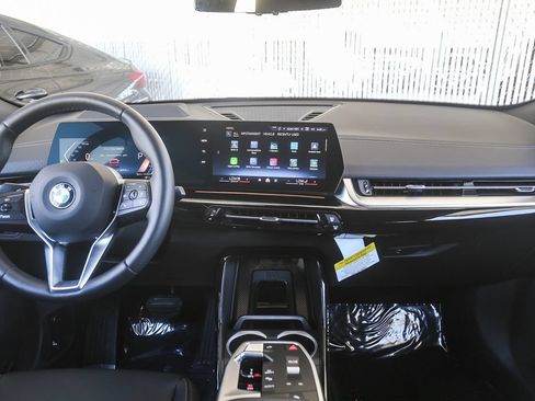 Used 2026 BMW X2 xDrive28i AWD/4WD image 9
