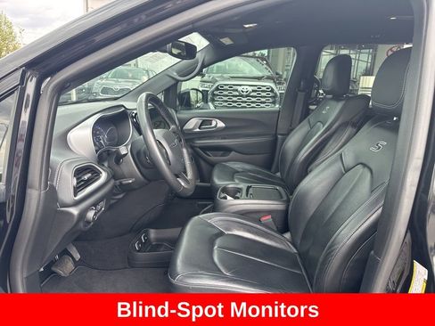 Used 2021 Chrysler Pacifica Touring-L w/ Uconnect Theater Family Group image 11