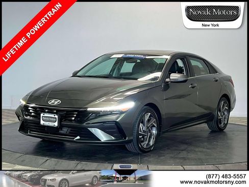Used 2025 Hyundai Elantra Limited FWD image 4