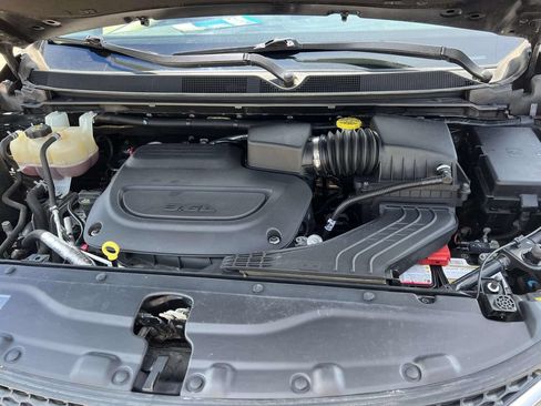 Used 2019 Chrysler Pacifica Limited FWD image 11