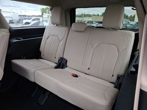 Certified 2024 Ford Expedition Max Platinum image 11
