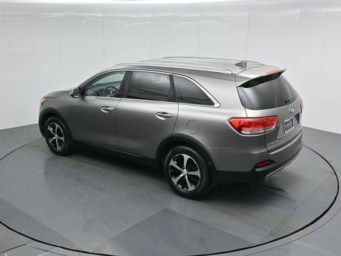 Used 2017 Kia Sorento EX image 42