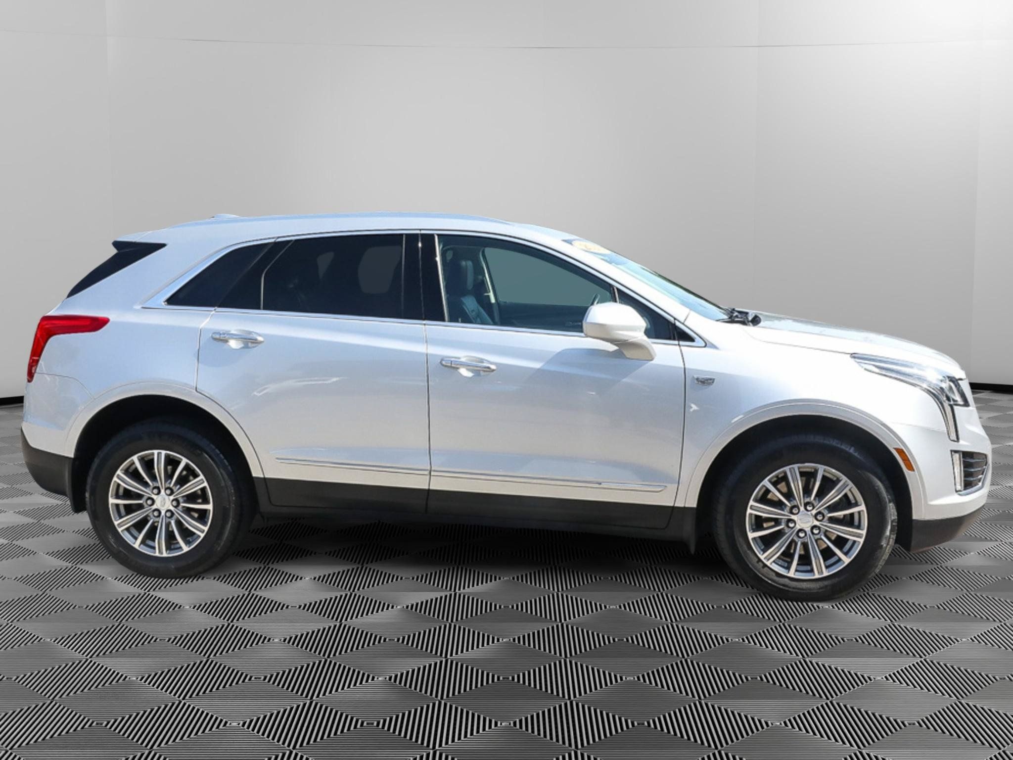 Used 2018 Cadillac XT5 Luxury w/ Driver Awareness Package AWD/4WD image 8