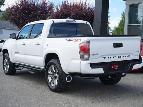 Used 2019 Toyota Tacoma Limited AWD/4WD image 3