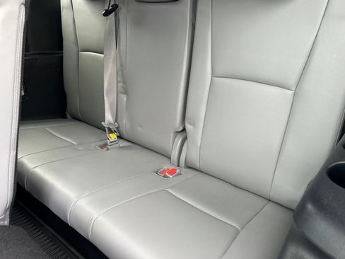 Used 2023 Toyota Highlander XLE image 14