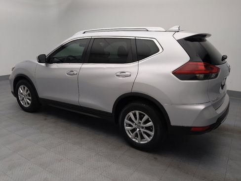 Used 2018 Nissan Rogue SV image 3