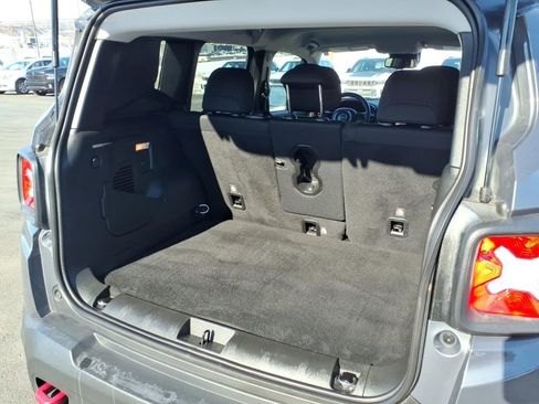 Used 2022 Jeep Renegade Trailhawk AWD/4WD image 24